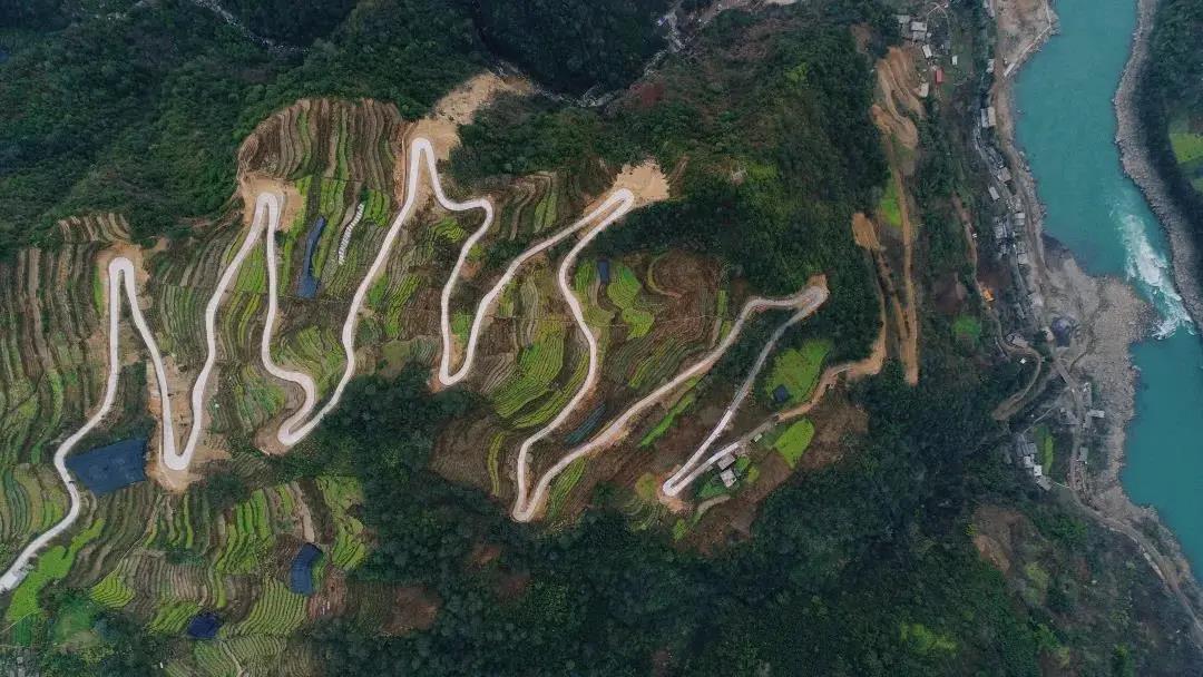 嘿！一起上路！踏上云南美麗公路！   怒江傳媒公司